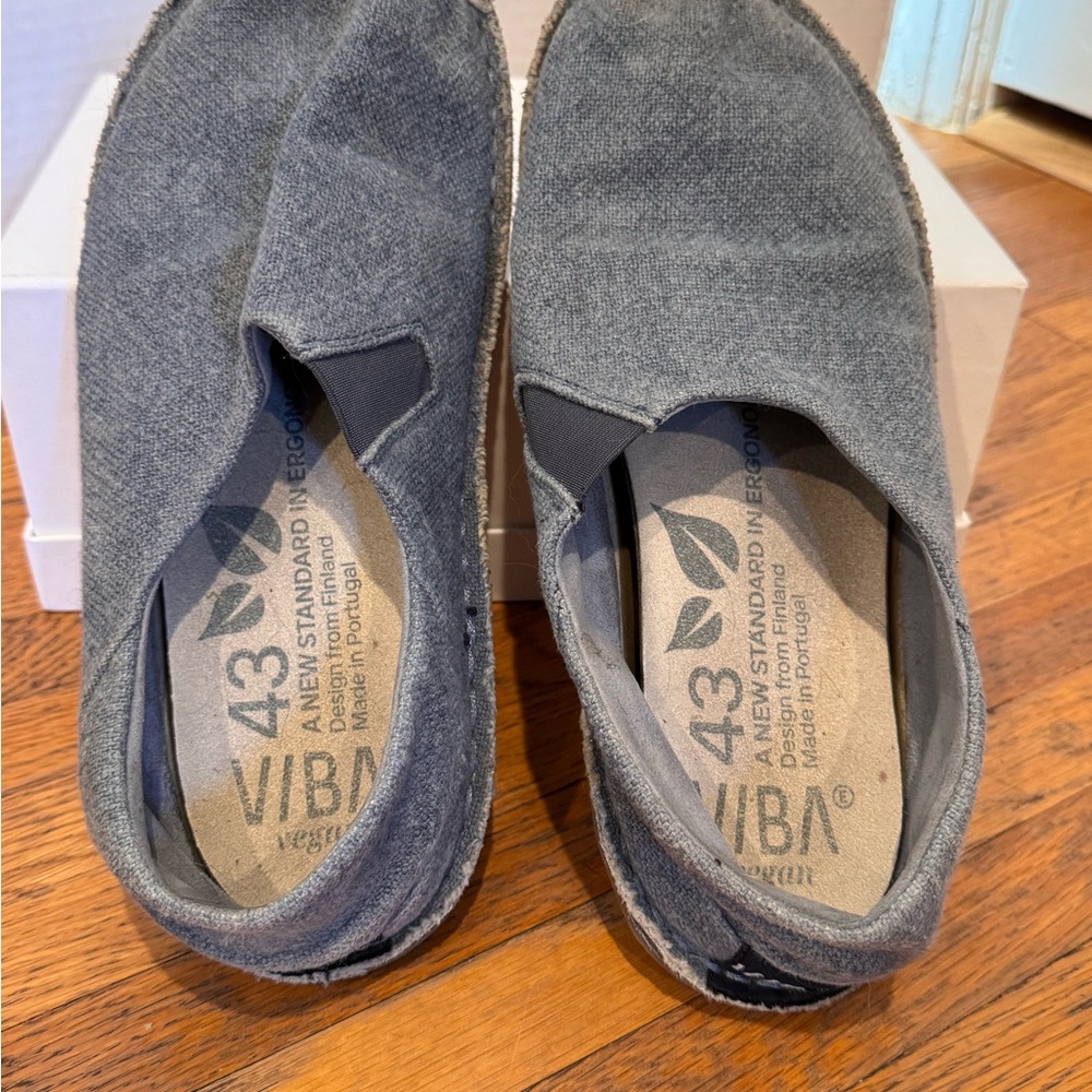 VIBAe Men’s Gray Slip-On Canvas Loafers